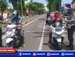 Hari Pertama Operasi Patuh Semeru, Polisi Pamekasan Bagikan Brosur