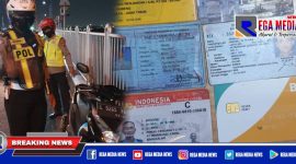 Petugas kepolisian saat berada di lokasi kejadian dan ditemukan surat identitas.