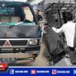 Kendaraan pick up yang mengalami kecelakaan di Jl. Raya Sawah Tengah, Robatal, Sampang.