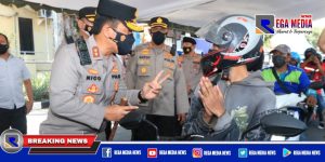 Kapolda Jatim Pantau Langsung Vaksinasi Drive Thru