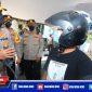 Antusias warga mengikuti vaksinasi Drive Thru dan disapa langsung Kapolda Jatim (Irjen Pol Nico Afinta).
