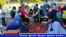 Beberapa pengurus ASPPI Jatim dan Jateng saat doa bersama dan tabur bunga di pusara alm. Safor Madianto didesa Jenggrik Ngawi