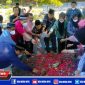 Beberapa pengurus ASPPI Jatim dan Jateng saat doa bersama dan tabur bunga di pusara alm. Safor Madianto didesa Jenggrik Ngawi