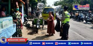 Jumat Berkah, Polsek Semampir Berbagi