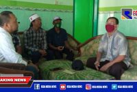 Caption: Kepala SMPN 1 Camplong (kanan) saat menemui sejumlah wali murid korban dugaan kekerasan oknum guru.
