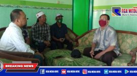 Caption: Kepala SMPN 1 Camplong (kanan) saat menemui sejumlah wali murid korban dugaan kekerasan oknum guru.