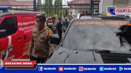 Kapolres Sampang (AKBP Abdul Hafidz) usai cek mobil vaksin keliling, didepan pendopo Bupati Sampang.