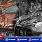 Kondisi mobil tampak ringsek dibagian depan.