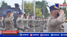 Caption: apel pelepasan satu kompi personel brimob di Bandara Djalaludin Gorontalo.