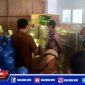 Caption: Bupati Aceh Selatan (Tgk Amran) saat mengecek alat kesehatan dari Kemenkes RI di RSUD Yuliddin Away, Tapaktuan.