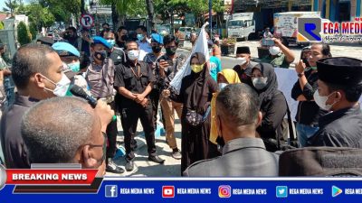 Terkesan Tertutup Ke Publik, PN Sampang Didemo Aktivis