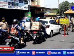 Petugas Gabungan Razia Masker di Jalan Wonokusumo