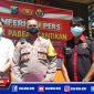 Caption: Polsek Pabean Cantikan konferensi pers ungka kasus penangkapan residivis 363 yang tewas.