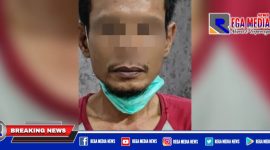 Tersangka (RL) saat diamankan di Mapolsek Asemrowo.
