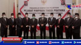 Caption: Bupati dan Wakil Bupati Sampang bersama 7 Kepala OPD usai dilantik.