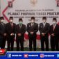 Caption: Bupati dan Wakil Bupati Sampang bersama 7 Kepala OPD usai dilantik.