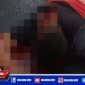 Caption: korban tergeletak dengan kondisi luka bacok dibagian leher kanan hingga ke punggung.