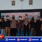Caption: pose bersama anggota PWS dengan Kapolsek Camplong, Satbinmas dan Kades Banjar Talelah usai sosialisasi tolak hoax.