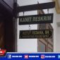 Caption: didepan ruang Kanit Reskrim Polsek Simokerto.