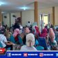 Caption: warga Kecamatan Kamal, Bangkalan, tengah antusias mengikuti vaksinasi.