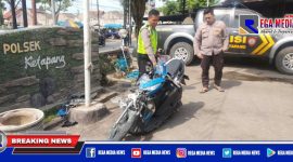 Caption: sepeda motor korban kecelakaan saat diamankan di Mapolsek Ketapang, Sampang.