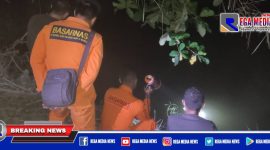 Caption: Tim Basarnas saat melakukan pencarian korban yang hilang di sungai Bolango, Gorontalo.