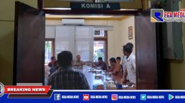 Caption: tampak dari luar ruangan, Komisi A DPRD Bangkalan rapat pembahasan persiapan Pilkada bersama KPU Bangkalan.
