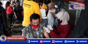 Polsek Asemrowo Door To Door Vaksinasi Ke Pasar Loak
