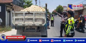 Berkeliaran di Sampang Kota, Truk Pengangkut Sirtu Ditilang