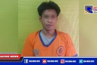 Caption: tersangka inisial (JN) saat diamankan di Mapolsek Genteng, Surabaya.
