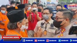 Caption: Kapolres Bangkalan interogasi langsung 2 orang otak peristiwa pembakaran terduga maling.