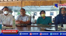 Caption: dr. Surya Haksara (masker kuning) didampingi kedua kuasa hukumnya, Bachtiar Pradinata dan Risang Bima Wijaya.