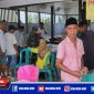 Caption: terlihat warga antusias mengikuti vaksinasi massal yang dilaksanakan Pemdes Ketapang Timur.
