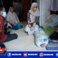 Caption: tim dari Pemkab Sampang saat mengunjungi kediaman Emilia Sahra.