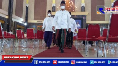 Momen HSN, Bupati Bangkalan Hingga Pelajar Pakai Sarung dan Peci