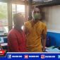 Caption: tersangka inisial SB (dua dari kiri) saat diamankan di Mapolres Sampang.
