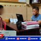 Caption: tersangka inisial (MA) saat dilakukan penyidikan oleh anggota Satreskrim Polres Sampang.