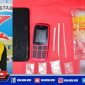 Caption: tersangka inisial (DW) dan barang buktinya saat diamankan di Mapolrestabes Surabaya.