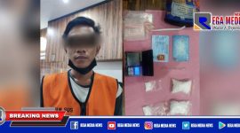 Caption: tersangka inisial BY dan barang buktinya diamankan di Mapolrestabes Surabaya.