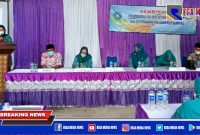 Caption: Ketua TP PKK Kabupaten Sampang (Hj Mimin) saat memberikan sambutan dalam kegiatan pembinaan TP PKK Desa Gunung Rancak.