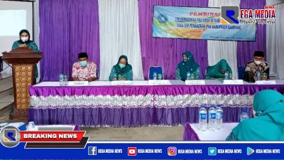 Pembinaan PKK, Istri Bupati Sampang Sempatkan Santuni Kaum Dhuafa