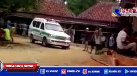 Caption: situasi dirumah korban dugaan pembunuhan, di Desa Terosan, Banyuates, Sampang.