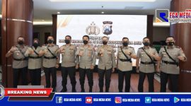 Caption: pose bersama sejumlah pejabat Polda Jatim usai sertijab 