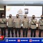 Caption: pose bersama sejumlah pejabat Polda Jatim usai sertijab 
