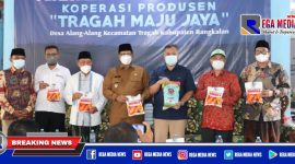 Caption: pose bersama Wakil Bupati Bangkalan usai peresmian Toko Pertanian Koperasi Produsen 
