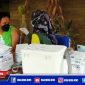 Caption: Edi Rusmianto, salah satu nakes Puskesmas Robatal saat disuntik vaksin.