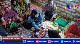 Caption: bayi berjenis kelamin laki-laki saat di cek kesehatan oleh nakes.