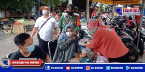 Pengunjung Pasar Srimangunan Sampang Disediakan Vaksin Covid-19