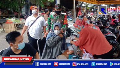 Pengunjung Pasar Srimangunan Sampang Disediakan Vaksin Covid-19