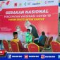 Caption: tampak sejumlah warga mendapat pelayanan vaksin di Gerai Vaksinasi Projo Sampang.